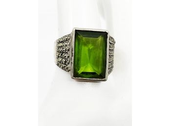 (j-3) STERLING SILVER AND GREEN STONE POSSIBLY ELBAITE - EMERALD CUT  RING SIZE 6- 4.69 Dwt