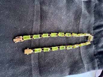 Beautiful 10kt Gold Bracelet With Green Peridot Gemstones  5.7 Grams 7 Inches