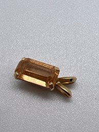 14 Kt Gold Pendant With Citrine Gemstone  1.3 Grams 1/2 Long