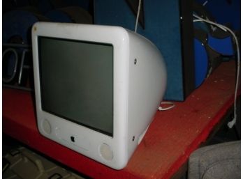Apple EMac Computer  (176)