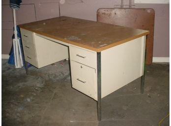 Metal Desk, 30' X 60' X 30'H  (116)