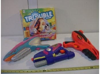 Game Of 'Trouble', 3 Water Guns   (48)
