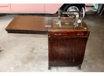 New Royal Treadle Sewing Machine  (61)
