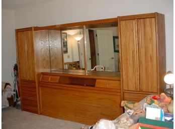 Oak Mirrored Dresser/ Headboard, 126'x 73'x 19'  (24)