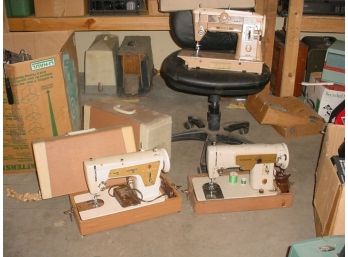 3 Singer Sewing Machines In Cases  (194)