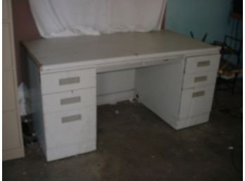 Flat Top Metal Desk, 60'x 30'    (118)