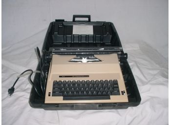 Sears Electric Typewriter In Case  (117)