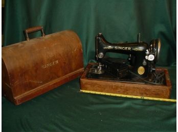 Singer Sewing Machine In Case  (5)