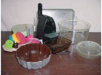 Large Bowl, Pyrex, Kitchen Items  (148)