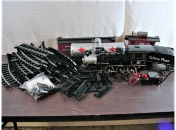 5 Piece Train Set W/track & Transformer  (141)