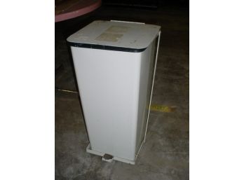Foot Operated Metal Trash Can, 30'H  (206)