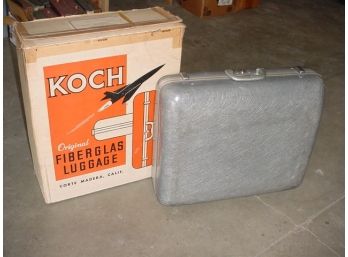 Koch Fiberglass Luggage (no Key)   (18)