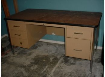 Metal Desk, 5'x 30'   (160)