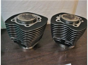 Two Harley Davidson Cylinders With Pistons  (78)
