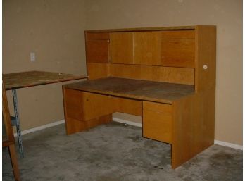 Large Desk, 72'x 56'x 37'   (270)