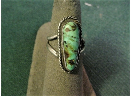 Woman's Ring, Turquoise, Tested Sterling, 5.8g  (150)