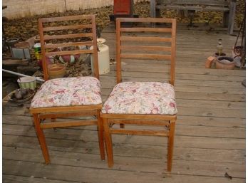 Pair Of Folding Kitchen Chairs,(one Needs Repair) (138)