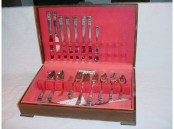 Community Flatware In Case, Set Of 6 With Extras  (153)
