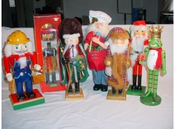 7 Christmas Figures - 4 Nutcrackers & 3 Christmas Figures  (73)