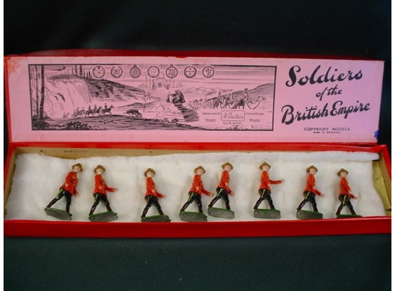 Old Set Of 8 Toy Metal Soldiers - #1633 'Princess Patricia's Canadian Light Infantry'   (151)