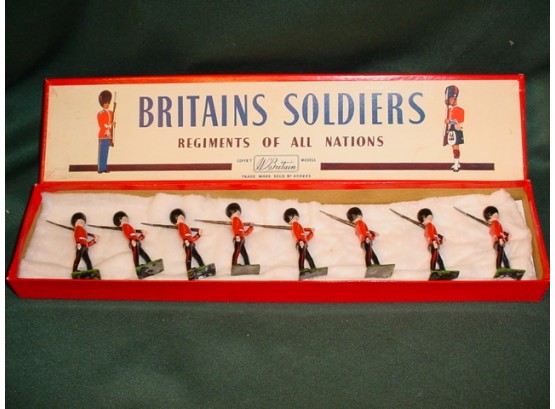 Old Set Of 8 Toy Metal Soldiers - #1634 'The Govenor-General's Foot Guards'      (148)