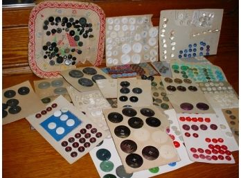Buttons Sewn On Cards     (161)
