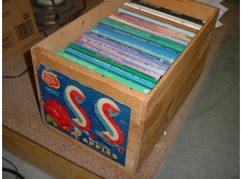 22 Collector's  And Dealer's Reference And Price Guide Books 7 Others In Wood Apple Box  (96)