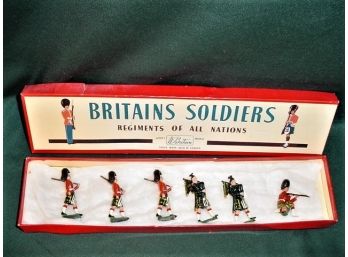 6 Britains Soldiers 'Airborn Infantry' #2010  (144)