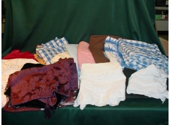 Lots Of Tablescloths, Runners, Fabric & More  (14)