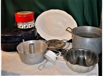 18' Turkey Platter, Roaster, Kitchen Pans, Montgomery Ward Mixer    (36)