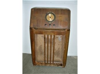 Philco AM & Foreign Floor  Radio, Model 38-7  (101)