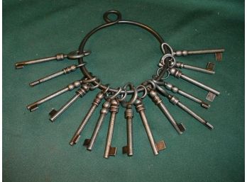 15 Old Skeleton Keys On Ring  (5)
