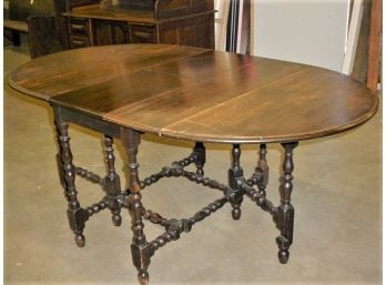 Grand Rapids 'Butterfly' Drop Leaf Table With Fold Out Leaf  (138)