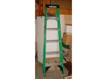 Werner 6' Folding Step Ladder With Paint Bucket Attachment  (121)