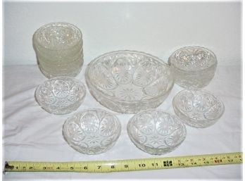 Clear Pressed Glass 8' Berry Bowl & 13  4.5' Bowls   (328)