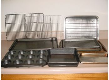 10 Baking Pans, 3 Cooling Racks, Muffin Pan & Pan With Rack   (420)