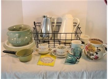 Assorted Kitchen Lot   (204)