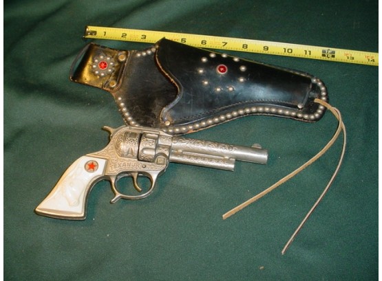 Lone Ranger Style Holster  12' And Texan Jr. Cap Gun   (6)