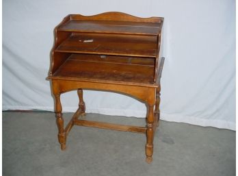 Vintage Maple Small Desk/Table, 20'x 13'x 27'H, Ca 1940's (81)