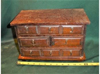 Small Vintage Pine Jewelry Box, 12'x 6'x 8'   (55)