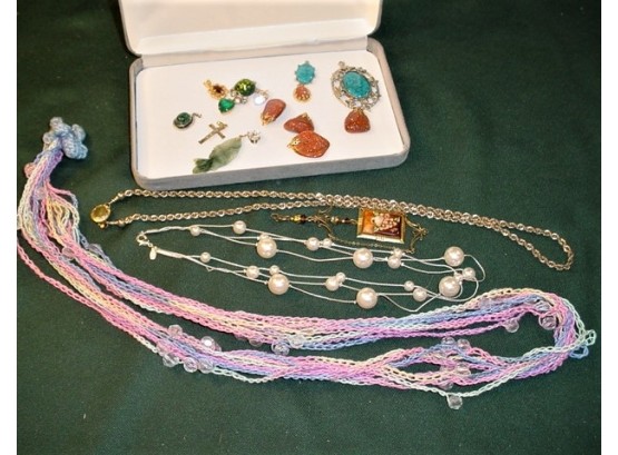 Group Of 19 Necklaces And Pendants  (14)