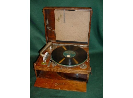 Antique Working Dulcetto Portable Wind Up Phonograph With  6 Records   (197)