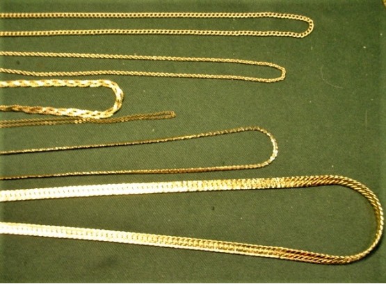 Group Of 6 Costume Jewelry Necklace Chains  (2)