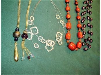 Group Of 5 Costume Jewelry Necklaces  (6)