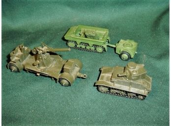 3 Metal 'Dinky Toys' England - Tank, Gun & Cargo Hauler (127)