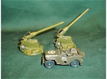 3 Metal  Army Toys - 2 Guns & Jeep    (128)