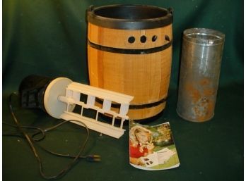 Electric Ice Cream Maker In OriginalBox, 19'H   (115)