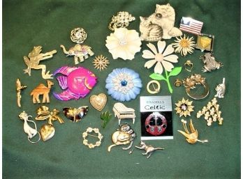 33 Assorted Pins & Broaches  (10)