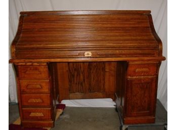 Antique American Oak 'S' Roll Top Desk With Cubby Interior, 60'x 32'x 48'   (262)