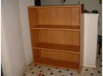 Oak Veneered Bookcase, 37'x 12'x 18'   (584)